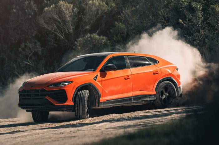 Top 3 reasons to buy a Lamborghini Urus SE and 2 to skip it